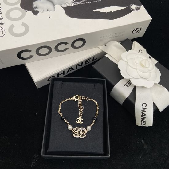 Chanel Enamel Simple Versatile Bracelet