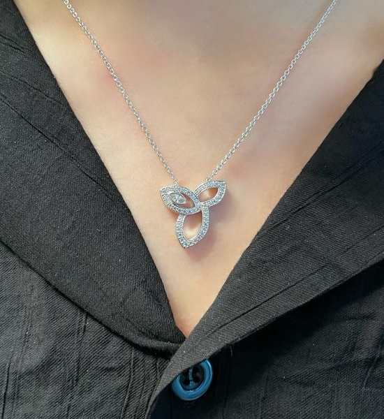 Harry Winston Clover Zircon Pendant Necklace Luxurious