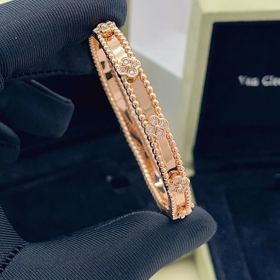 Van Cleef & Arpels VCA Diamond Inlaid Hollow Pattern Bangle