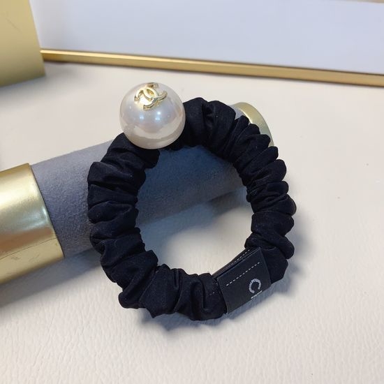 Chanel Elegant Pearl Hair Tie