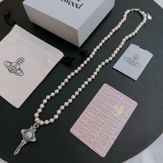 Vivienne Westhood Classic Saturn Pearl Fashion Necklace