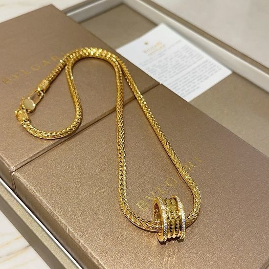 Bvlgari Classic Ring Shaped Pendant Chain