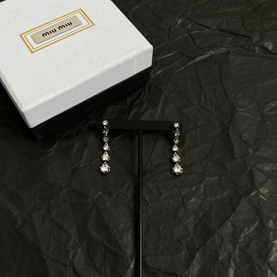 Miu Miu Exquisite Compact Versatile Daily Necklace