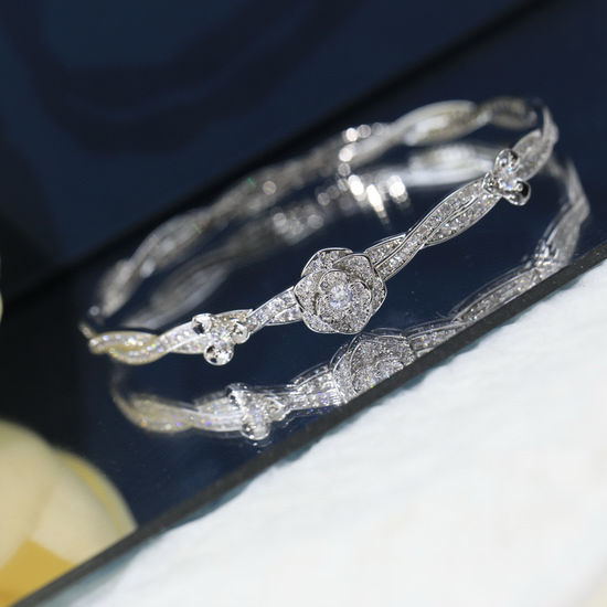 Piaget Exquisite Rose Pattern Diamond Bangle Bracelet