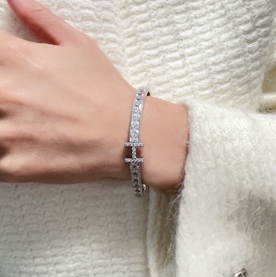 Hermes Diamond Inlaid Carved Narrow Bangle