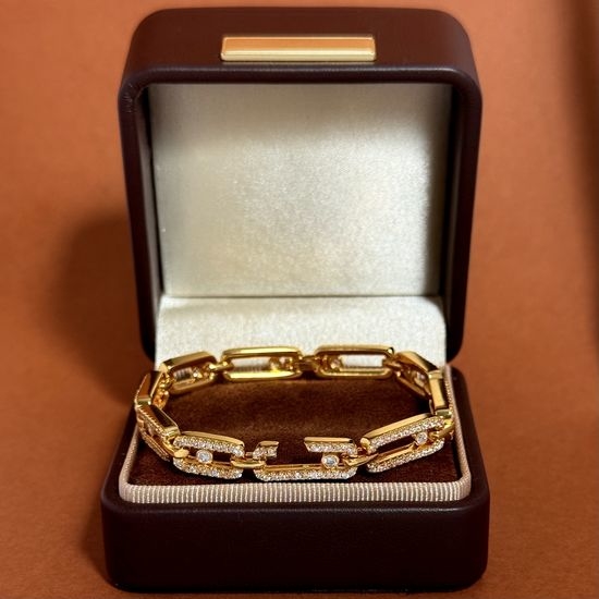 Messika Hollow Diamond Irregular Shape Bracelet
