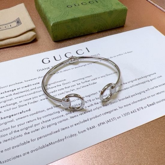 Gucci Premium Platinum Finish Bangle Durable Design