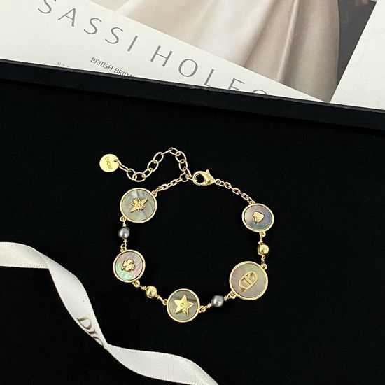 Christian Dior CD Multi-element Round Disc Pearl Bracelet