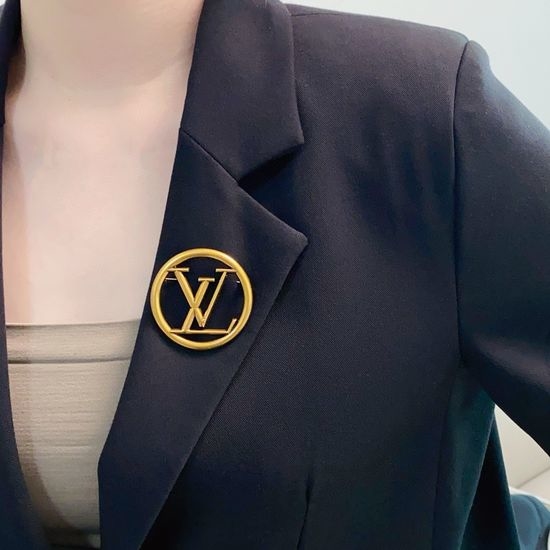 Louis Vuitton LV Vintage Gold Fashion Brooch Clothing Accessory