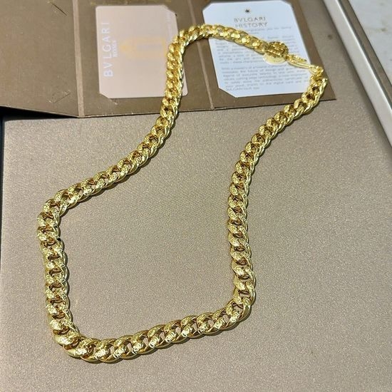 Bvlgari Elegant Handcrafted Pendant Necklace
