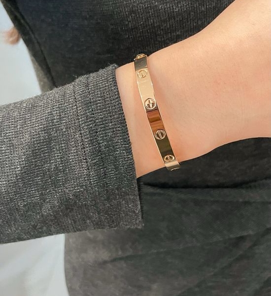 Cartier CNC High-end Smooth Gold Love Bracelet