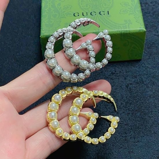 Gucci Pearl Alloy Brooch for Daily Wear