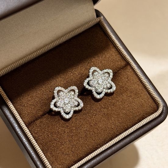 Graff Hollow Floral Full Diamond Stud Earrings