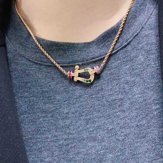 Fred Horseshoe Buckle Necklace Daily Accessory