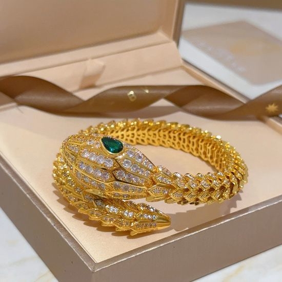 Bvlgari Sparkling Diamond Snake Bone Bangle