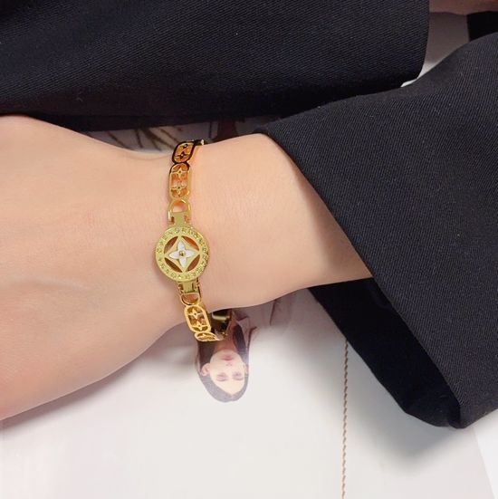 Louis Vuitton LV Clover Carved Hollow Bracelet