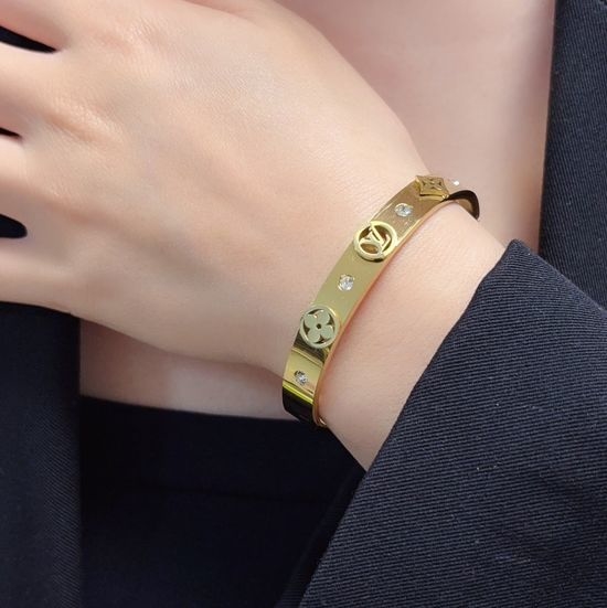 Louis Vuitton LV Clover Carved Zircon Bracelet