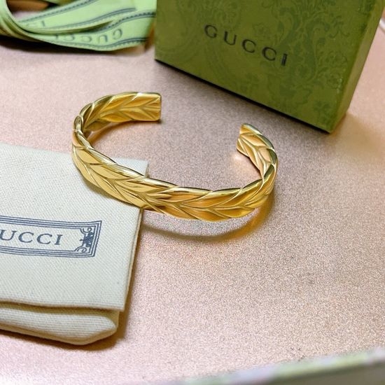 Gucci Classic Distressed Silver Bangle Fashion Accessory