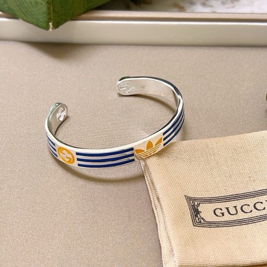 Gucci Distressed Silver Clover Bangle For Daily Use