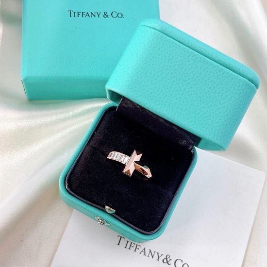 Tiffany & Co. Tiffany T1 Single Row Diamond Ring