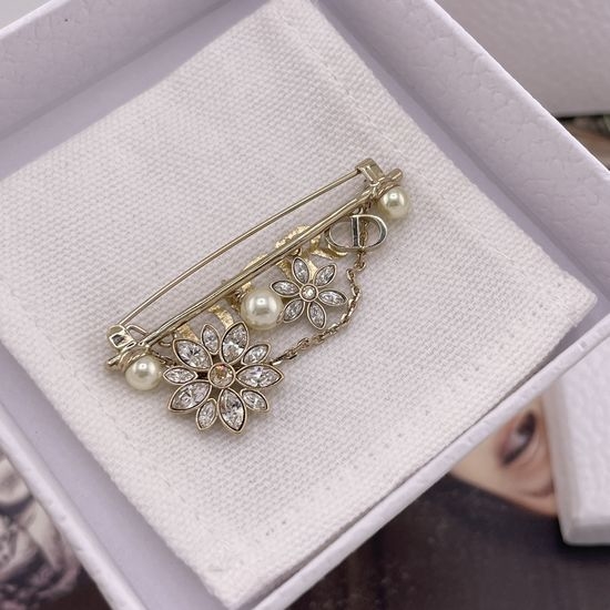 Christian Dior CD Diamond Daisy Brooch with Accessories