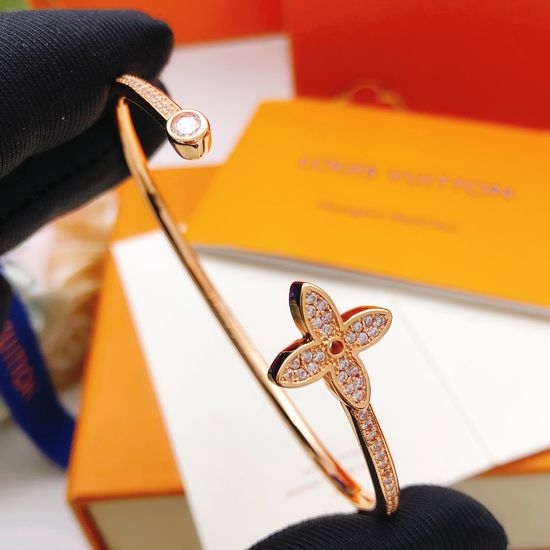 Louis Vuitton LV Rose Gold Exquisite Bangle Bracelet