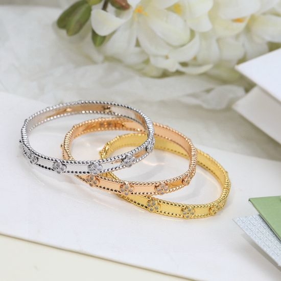 Van Cleef & Arpels VCA Love Heart Pattern Bangle Bracelet