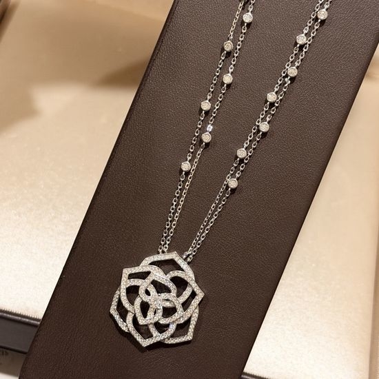 Piaget Luxury Double-Layered Floral Necklace