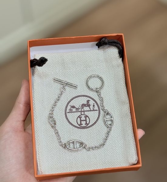 Hermes Minimalist Oval Link Charm Bracelet