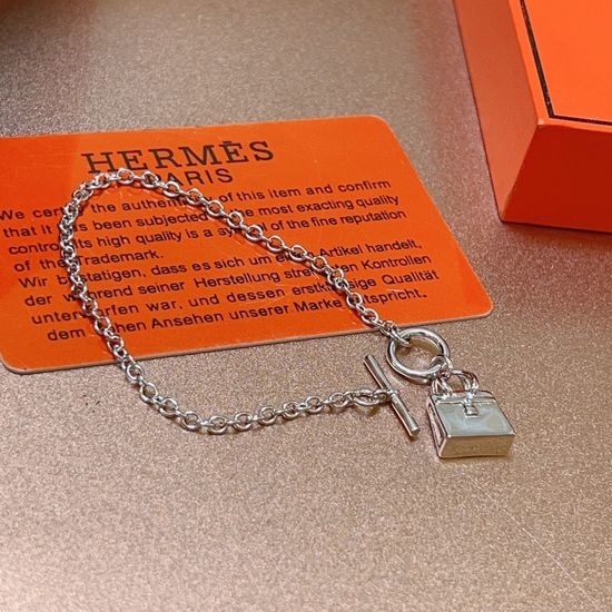 Hermes Exquisite Crafted Gold Plated Bracelet