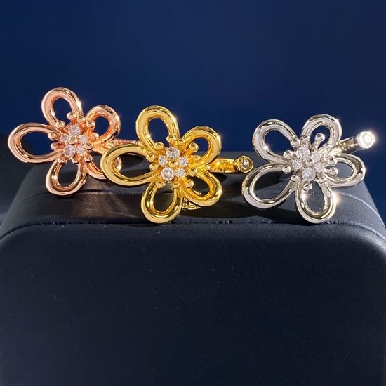 Van Cleef & Arpels VCA Flower Design Open Ring