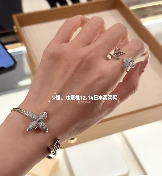 Louis Vuitton LV Premium Plated Classic Bangle