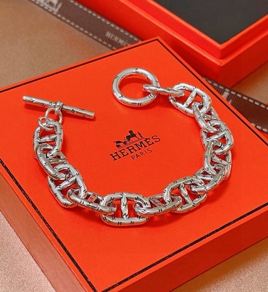 Hermes Elegant Thick Platinum Bracelet Premium Craft