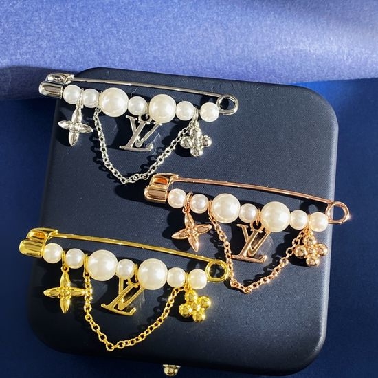 Louis Vuitton LV Pearl Flower Tassel Pendant Brooch