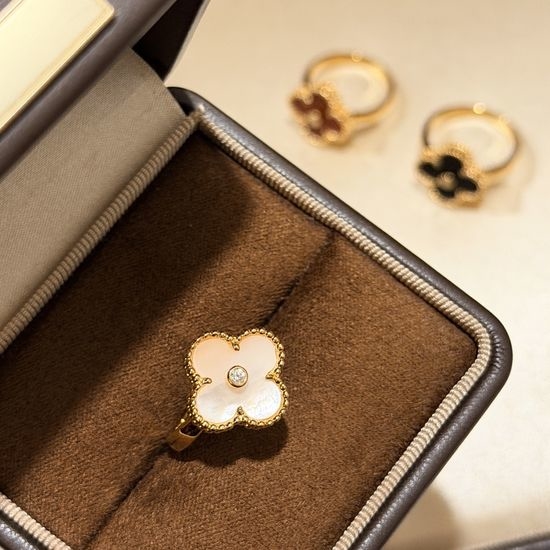 Van Cleef & Arpels VCA Clover Diamond Mother of Pearl Ring