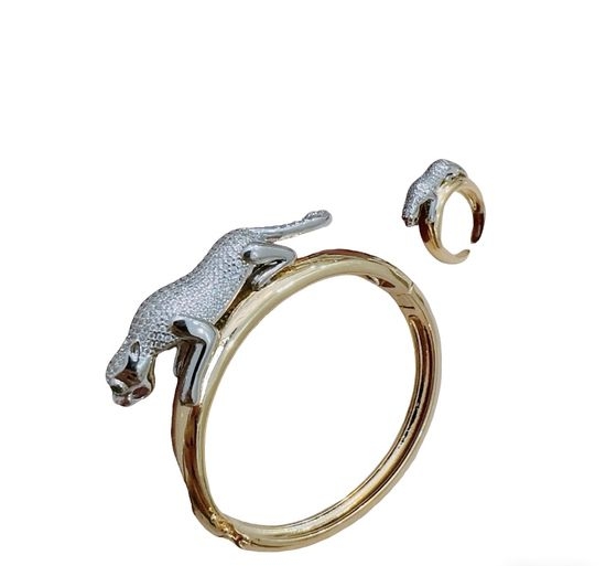 Cartier Classic V-gold Elegant Ring
