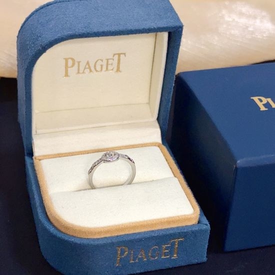 Piaget Luxury Diamond-Encrusted Ring