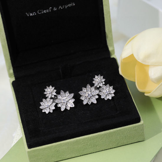 Van Cleef & Arpels VCA Flower Stud Earrings 18K Gold Plated