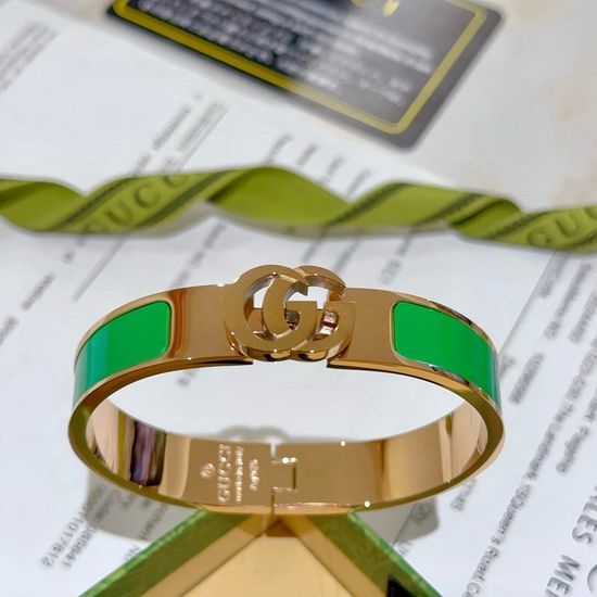 Gucci Handcrafted Classic K Gold Bangle