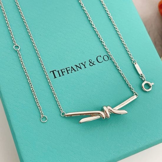 Fendi Polished Knot Pendant Necklace