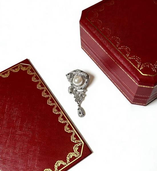 Cartier Luxury Brooch Inlaid Zircon Premium Craft