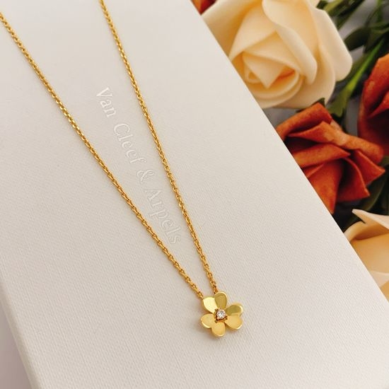 Van Cleef & Arpels VCA Diamond Inlaid Three Flower Necklace