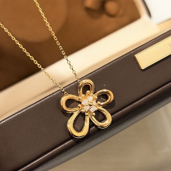 Van Cleef & Arpels VCA Shiny Full Diamond Flower Necklace
