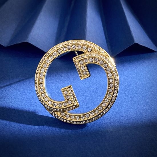 Gucci Diamond Inlaid Round Letter Brooch