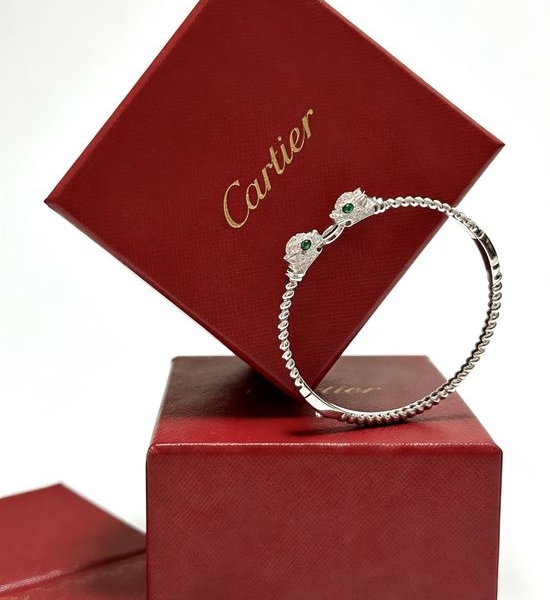 Cartier Minimalist V-gold Bracelet Elegant Design