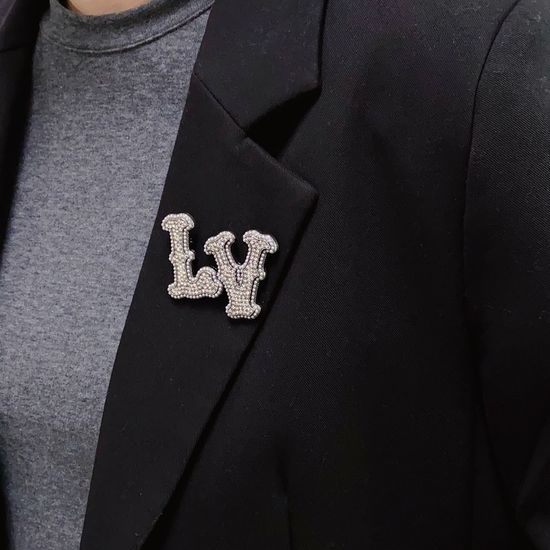 Louis Vuitton LV Rhinestone Pearl Decorative Brooch