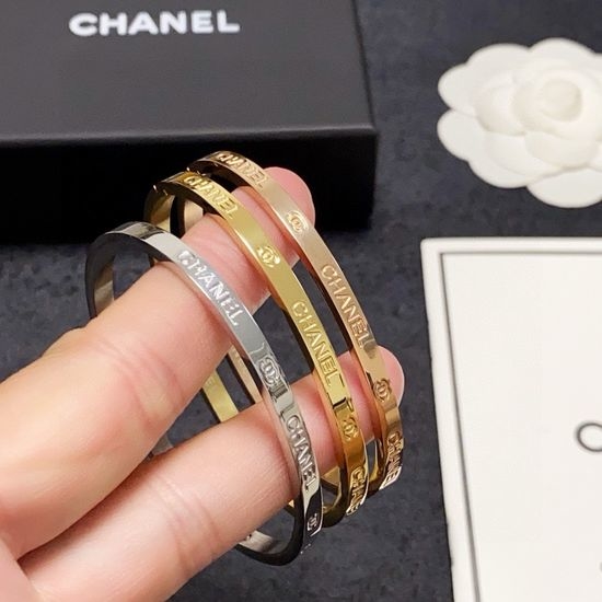 Chanel Sparkle Narrow Letter Engraved Bangle