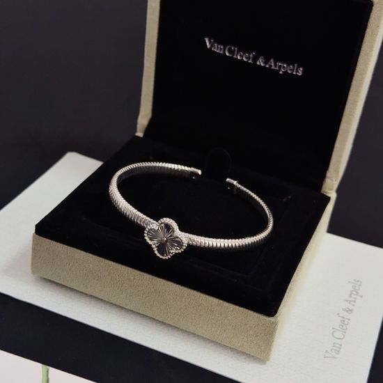 Van Cleef & Arpels VCA Diamond Inlaid Clover Bracelet Bangle