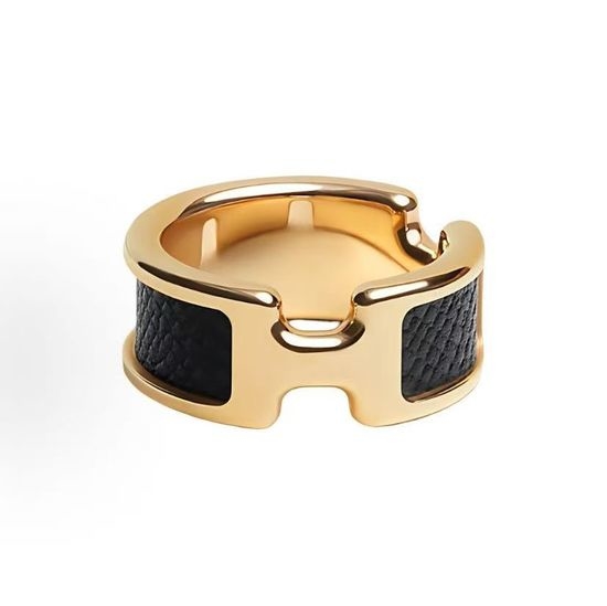 Hermes Delicate Elegant Ring with Gentle Design