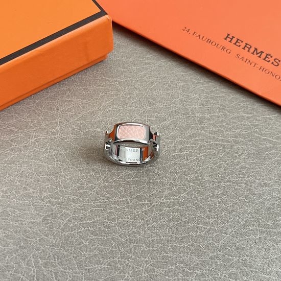 Hermes Delicate Elegant Ring with Gentle Design